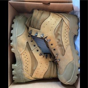 New Bates combat boots size 12R